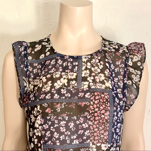 3/$30 - Reitman’s Floral Sleeveless Blouse Size M - Picture 3 of 10